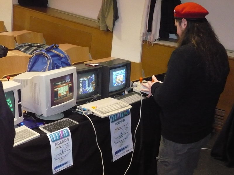 File:Retromadrid-2010 4438777240 o.jpg