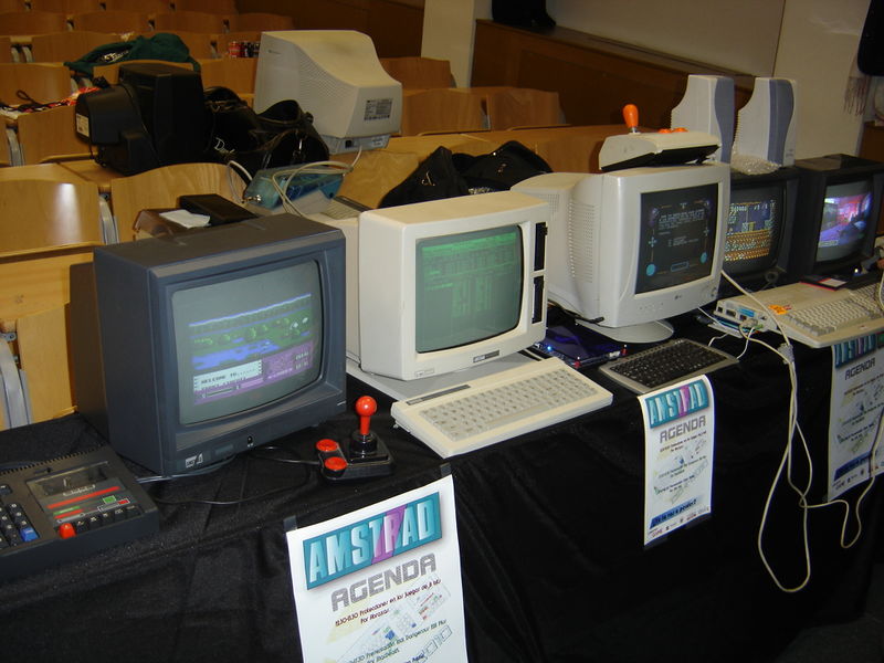 File:Retromadrid-2010 4438810600 o.jpg