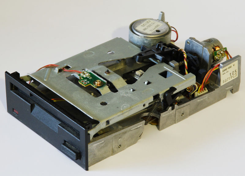 File:EME-156V FrontRightTop.jpg