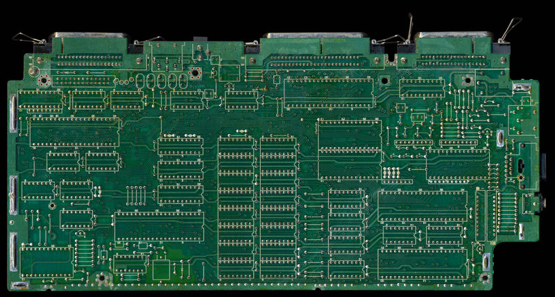 File:CPC6128 PCB Bottom (Z70290 MC0023D).jpg