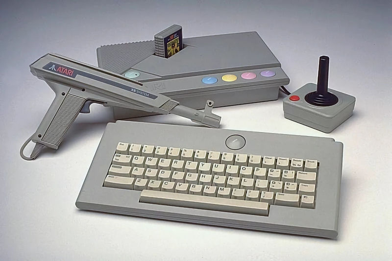 File:Atari XE Games System-gen1.jpeg