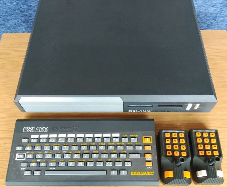 File:Exelvision EXL 100.jpg